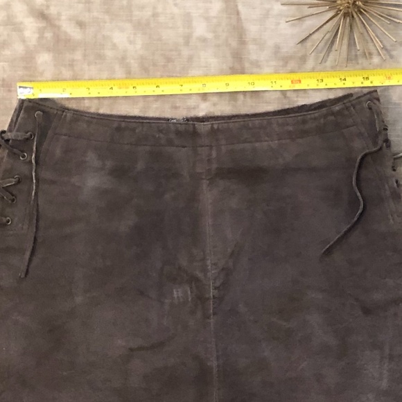 Y2K B.B. Dakota Brown Suede Mini Skirt - Picture 3 of 11